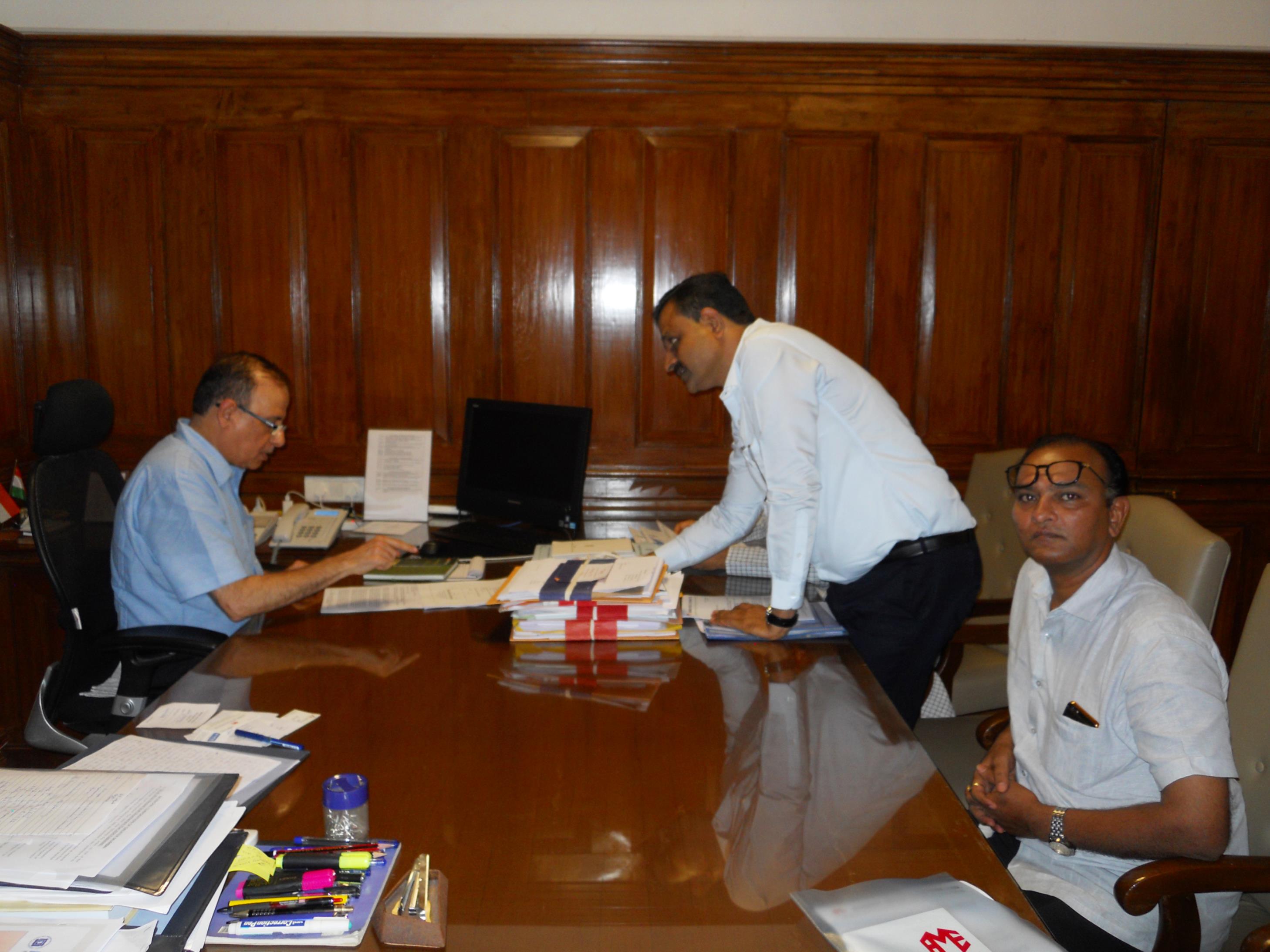 BME President Shri Rikab V. Mehta along with BME Past President Shri Mahendra H. Shah met the Munici